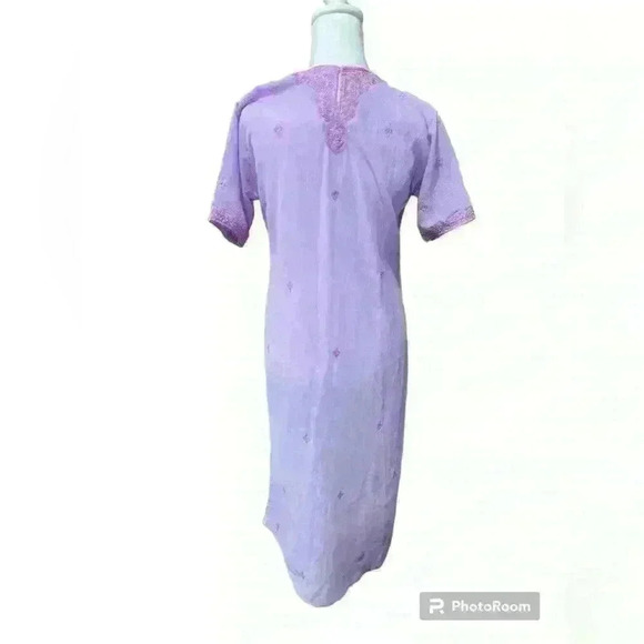 Traditional women’s dress with scarf - Picture 3 of 4